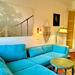Cosy Art Flat At Downtown