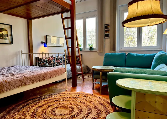 Cosy Art Flat At Downtown
